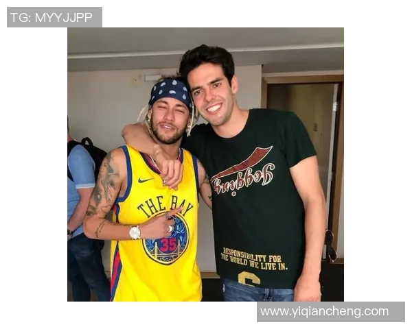 足球明星之间的深厚情谊与友谊赛场外的温暖瞬间 足球明星之间的深厚情谊与友谊赛场外的温暖瞬间